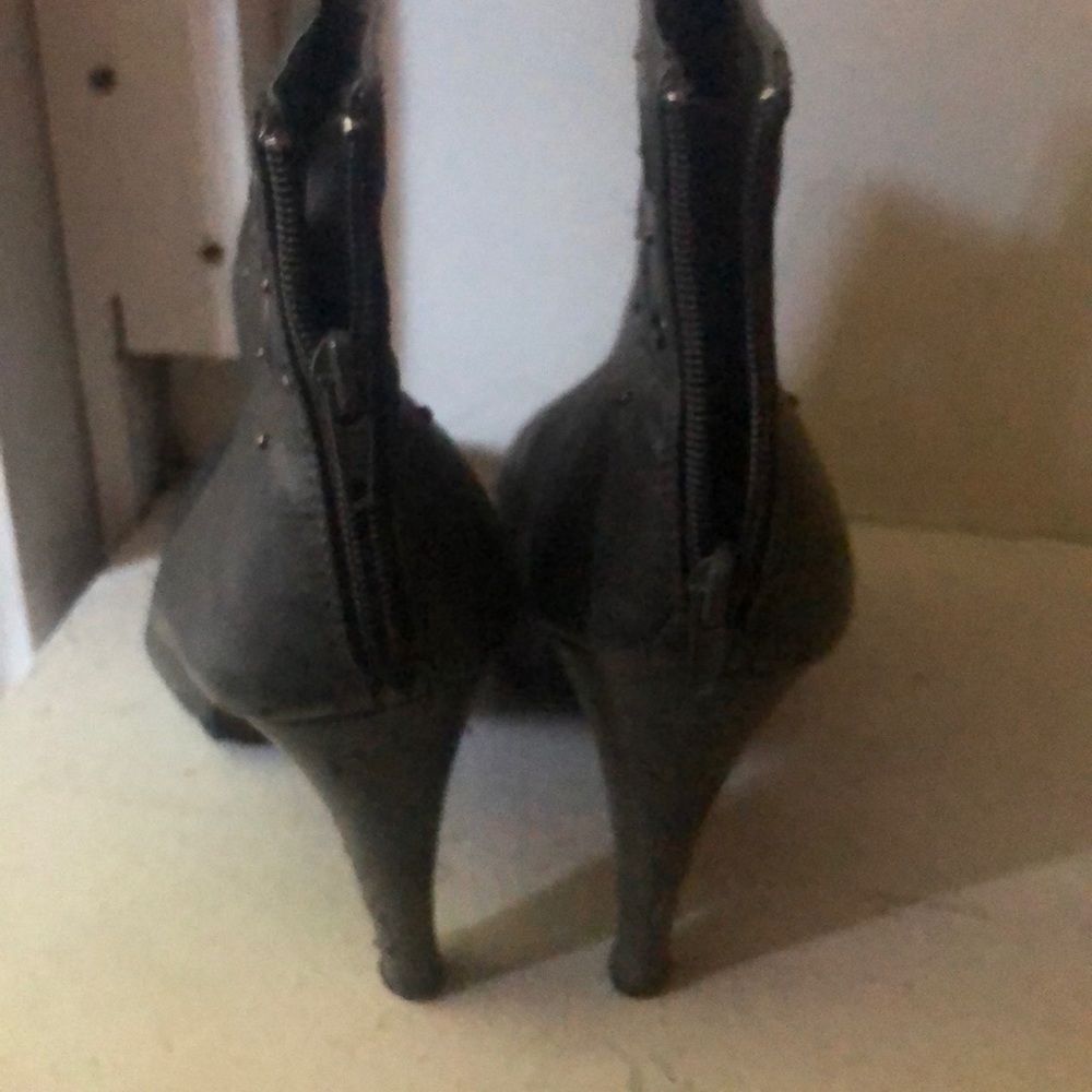 Bootys - Picture 3 of 3